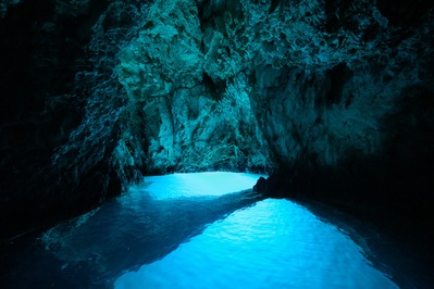 photo spots in Croatia - Modra Špilja (Blue Cave) at Biševo