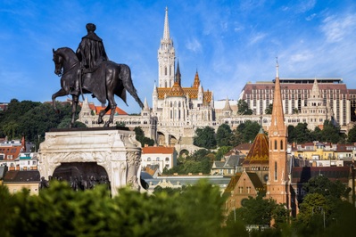 Budapest photography locations - Fishermans Bastion from the Hungarian Parliament Park