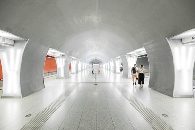 pictures of Budapest - Rákóczi Tér Metro Station