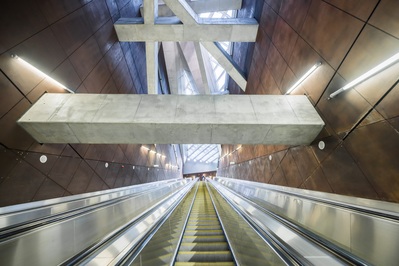 images of Budapest - Fővám Tér Metro Station