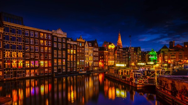 My wife & I were on vacation in Amsterdam and one evening, I went out to take night photos.