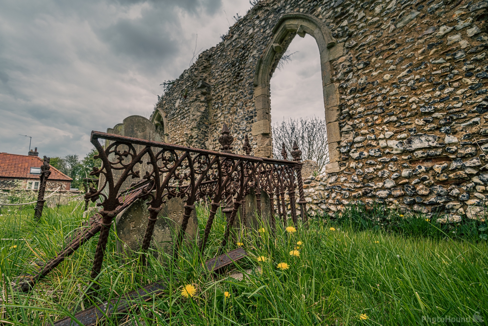 Image of St. Margaret church ruins by James Billings.