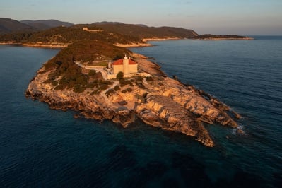 Vis photo locations - Host Island Lighthouse