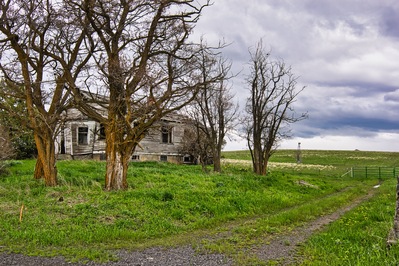 photography locations in Washington - Crumbling House on Montgomery Ridge Rd.