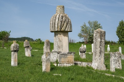 pictures of Bosnia and Herzegovina - Nišan (Tombstone) Omer-age Bašića