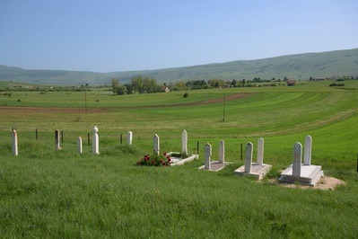 Bosnia and Herzegovina images - Nišan (Tombstone) Omer-age Bašića