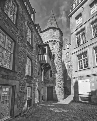 photography locations in Bretagne - Maison de la Duchesse Anne - Saint-Malo, Cour la Houssaye