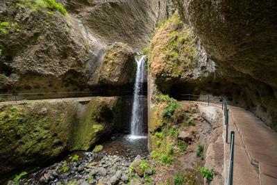 photo locations in Madeira - Levada Nova Waterfall