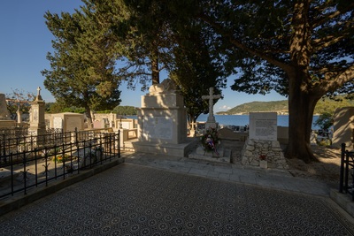 Prirovo - Church & Cemetery - Vis Island