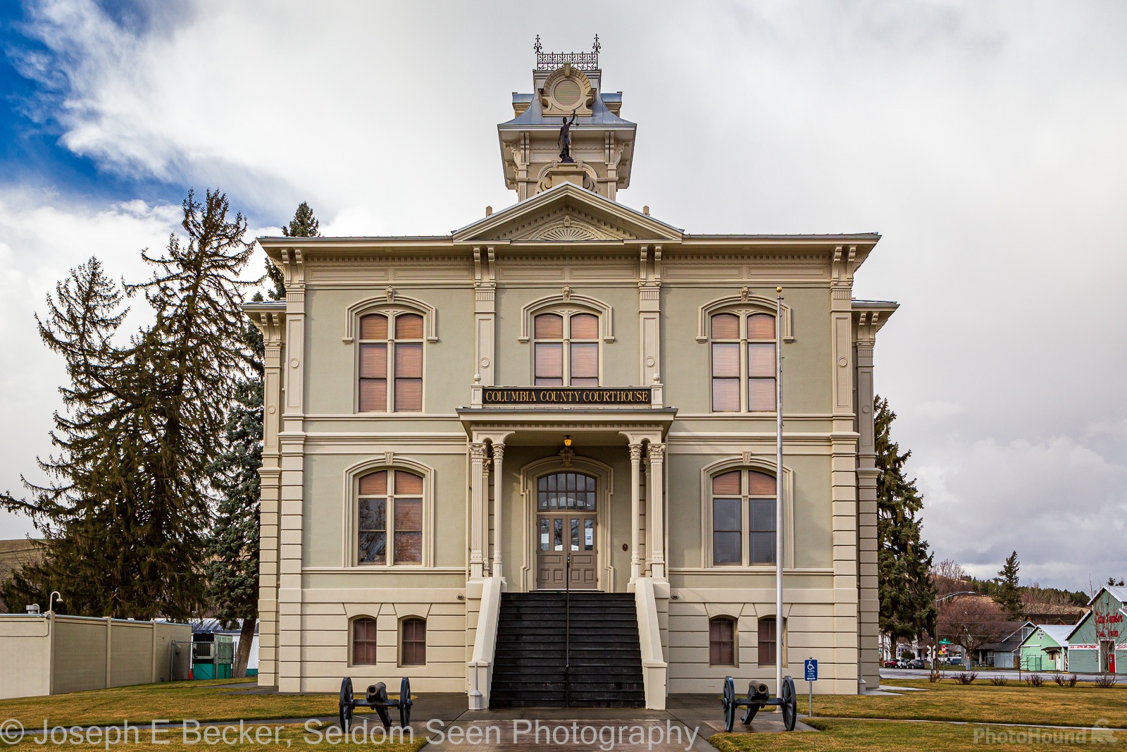 Image of Columbia County Courthouse by Joe Becker
