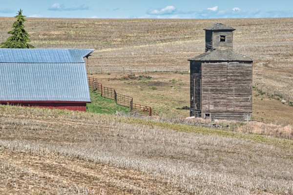 This old barn is located just NW of the Grange Hall.