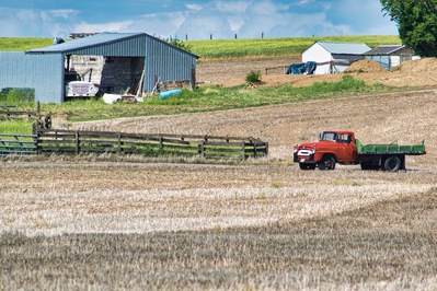 photography spots in Lincoln County - Red International Flatbed