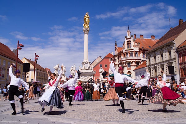 FolkArt, Festival Lent 2022: folklore group from Spain dancing on Marin Square