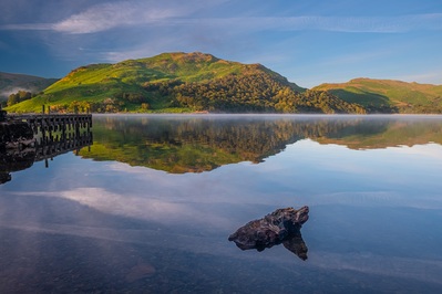 This is a place where we actually planned to take a swim in Ullswater. During a morning shot session I came by this place and found perfect conditions and great light on Hallin Fell.