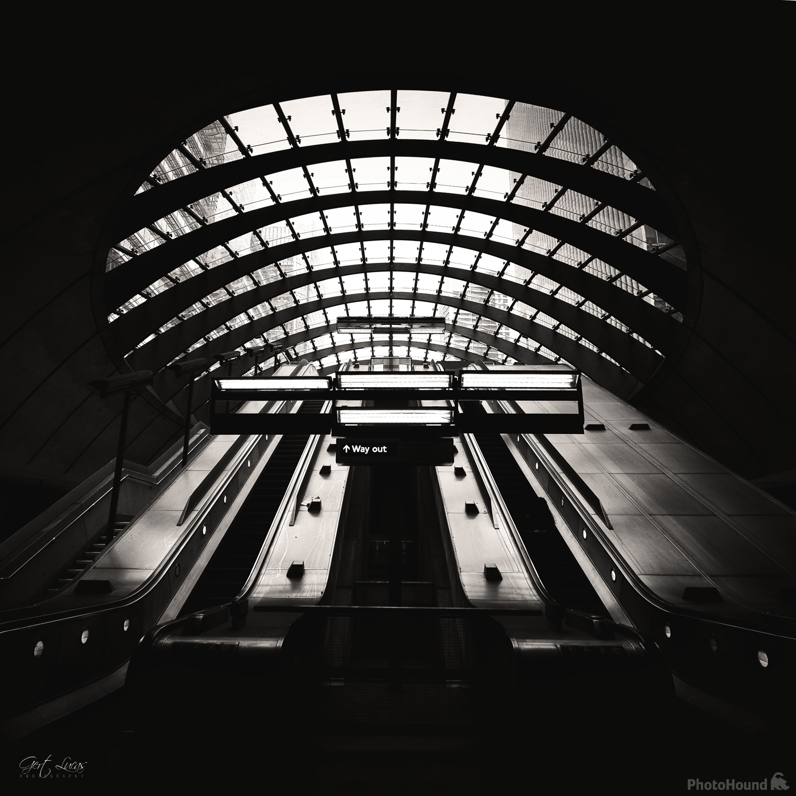 Image of Canary Wharf Underground Station by Gert Lucas