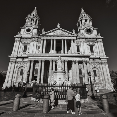 images of London - St Paul's Cathedral (exterior)