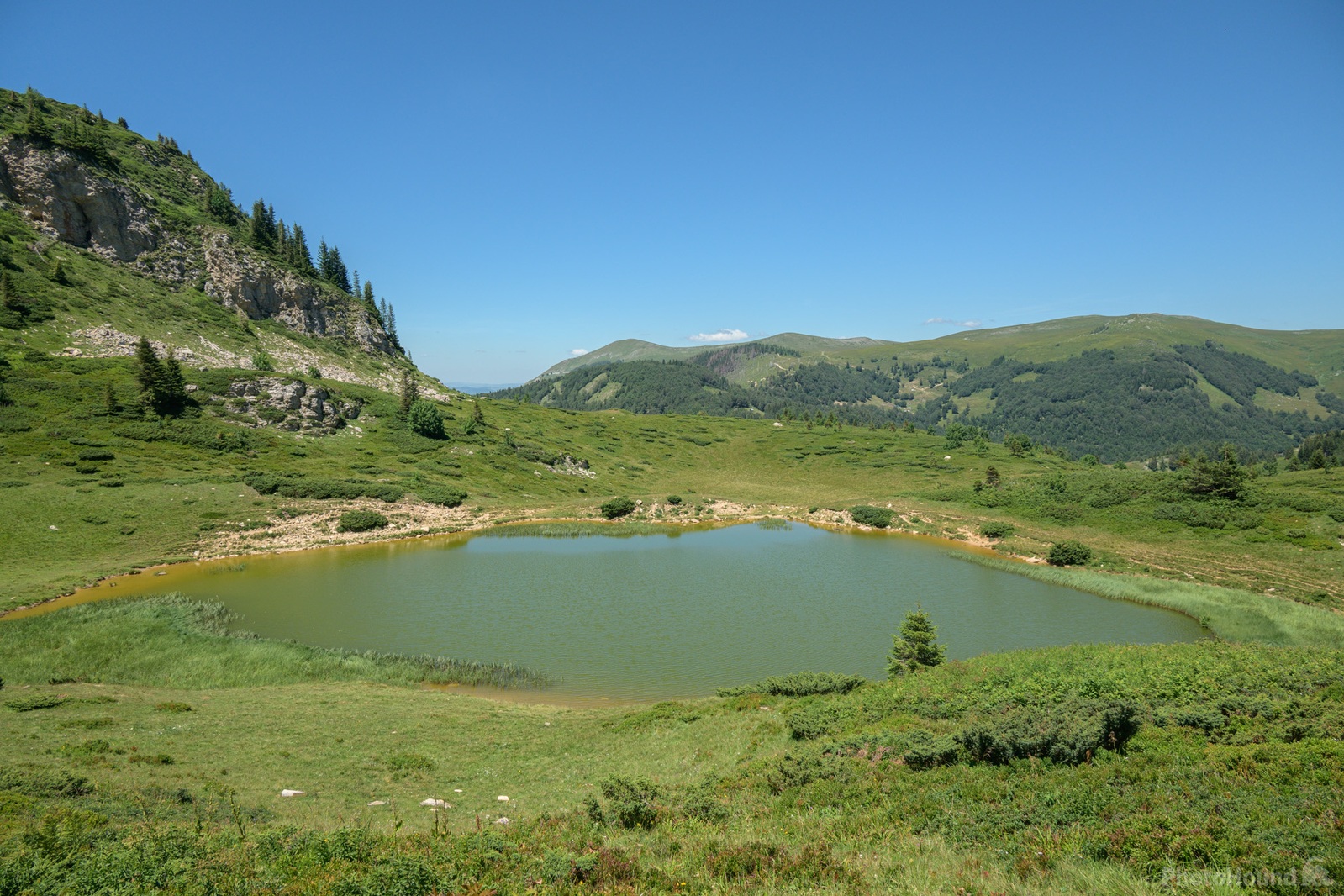 Image of Malo Šiško jezero (Small Šiško Lake) by Luka Esenko