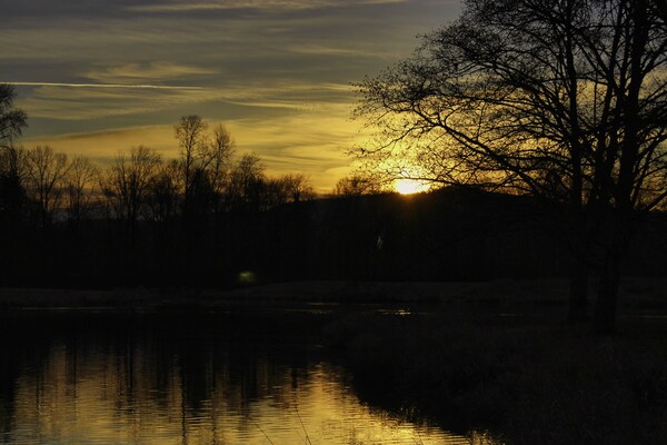 Sunrise over the small lake at Trojan Park. 