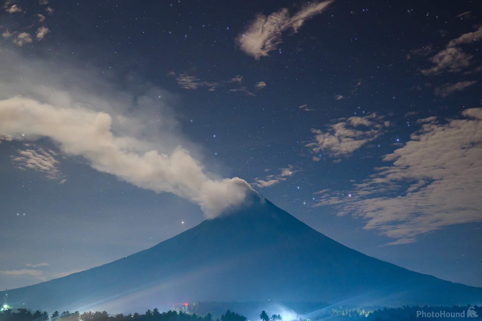 Image of Mount Mayon from  Elkanville Hotel by Beaver Fernandez