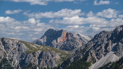 Croda del Becco in the middle of the frame