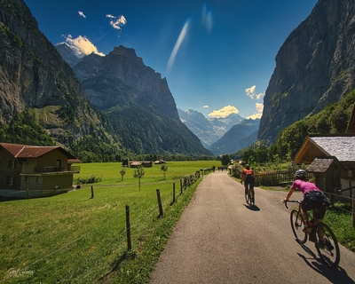 Switzerland photos - Lauterbrunnen Valley promenade
