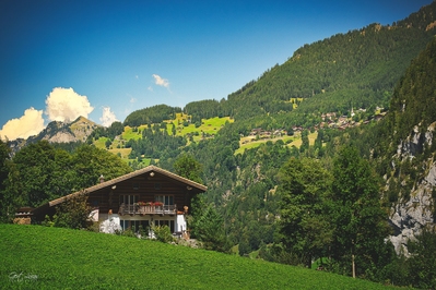 Switzerland pictures - Lauterbrunnen Valley promenade