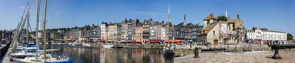A panoramic shot of the Old Harbour and the Capitainerie from the Quai Saint-Etienne