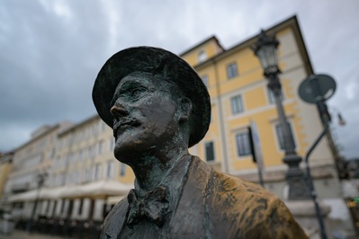 instagram spots in Italy - James Joyce Statue in Trieste