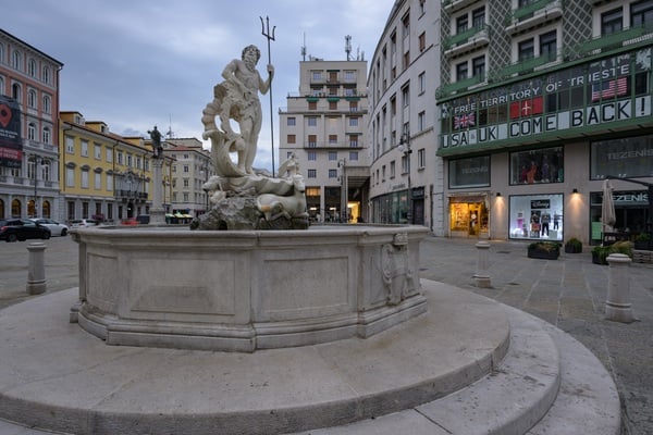 Neptun's Fountain at Piazza della Borsa
