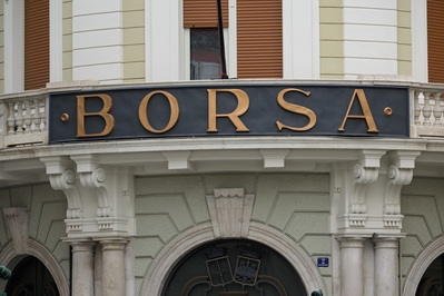 Borsa sign above the gate