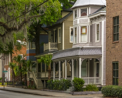 Savannah is one of America's older cities. There are many buildings dating from the country's early years.