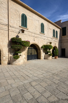 Castello Aragonese - courtyard
