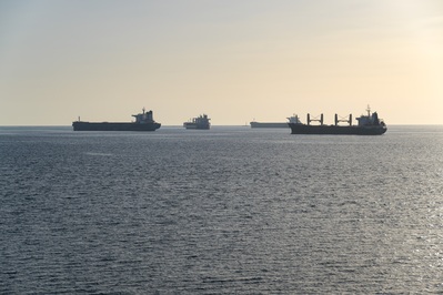 Cargo ships, Taranto