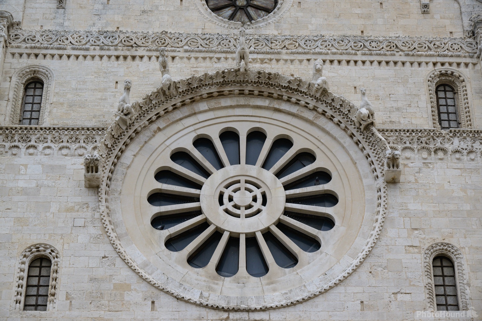 Image of Bari Cathedral by Luka Esenko