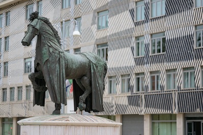 Picture of Piazza della Liberta & Cavalo Statue - Piazza della Liberta & Cavalo Statue