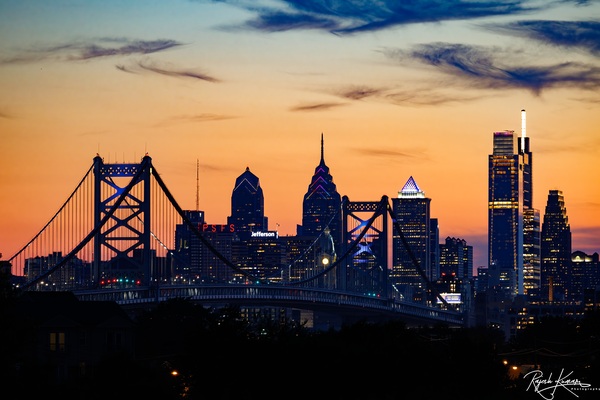You can get amazing sunset of Philadelphia skyline from this spot.