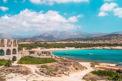 photography spots in Greece - Alyko Beach and Hotel Ruins