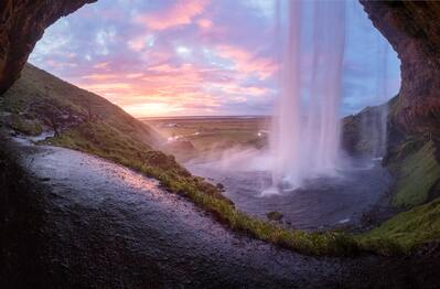 photography spots in Iceland - Seljalandsfoss - walk behind the waterfall