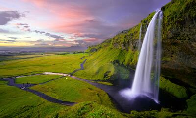 pictures of Iceland - Seljalandsfoss - walk behind the waterfall