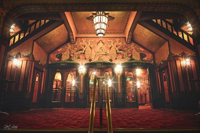 photo spots in Amsterdam - Tuschinski Theatre