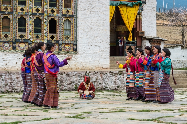 Ura Yakchoe Festival ... Women Dancing with Atsara in Center