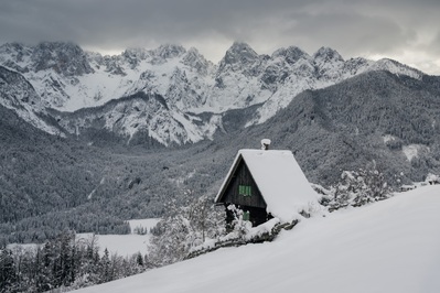 Srednji Vrh chalet in winter