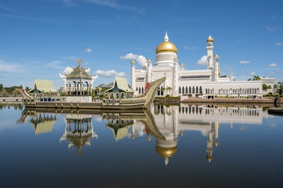 Brunei photography spots - Omar Ali Saifuddien Mosque