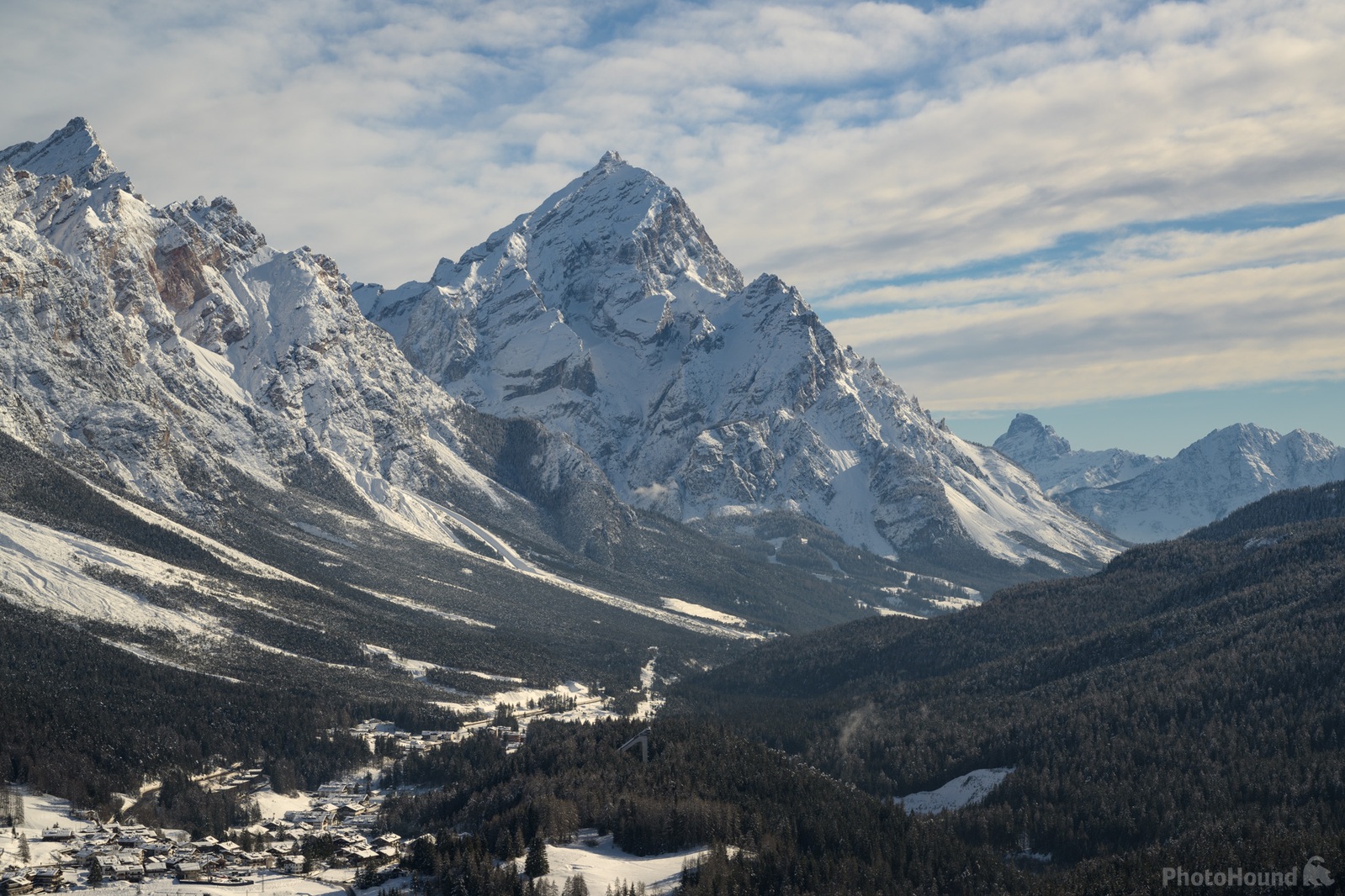 Image of Cortina D\'Ampezzo Viewpoint by Luka Esenko