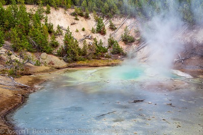 photos of Yellowstone National Park - NGB - Monarch Geyser Crater