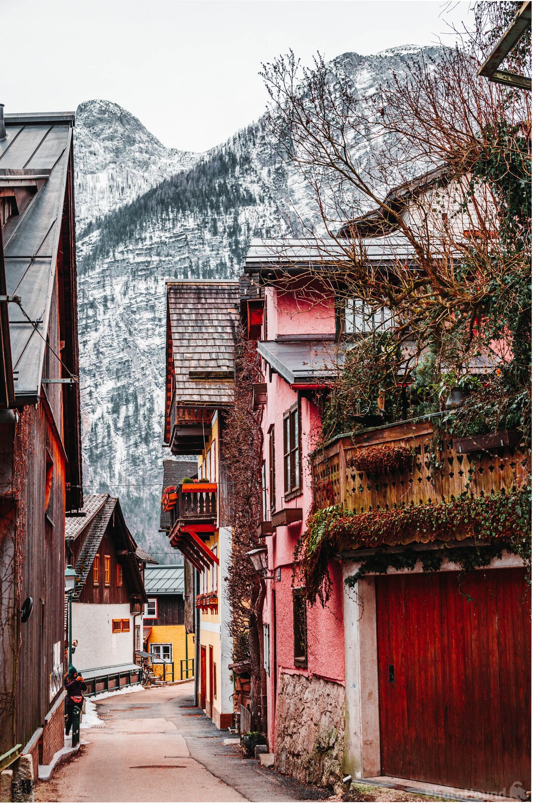 Image of Hallstatt village by Szabolcs Gulacsi