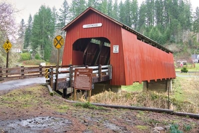 photography locations in Oregon - Yaquina River Chitwood Covered Bridge