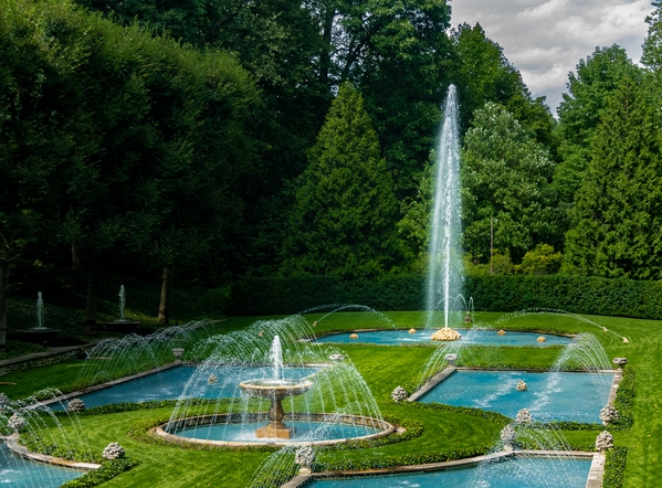 From Mid-April thru Mid-October,  nestled between its naturalistic neighbors the Woodlands and Meadow Gardens is this very formal place with its sparkling blue-tiled pools, splashing fountains, and lush lawns