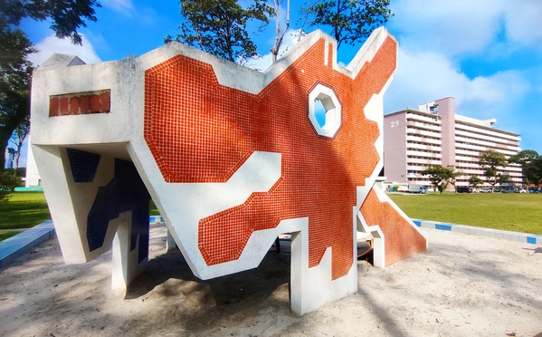 This heritage Dragon playground built around the end of the 1970s is the only one of its kinds (sand-based) left in Singapore.