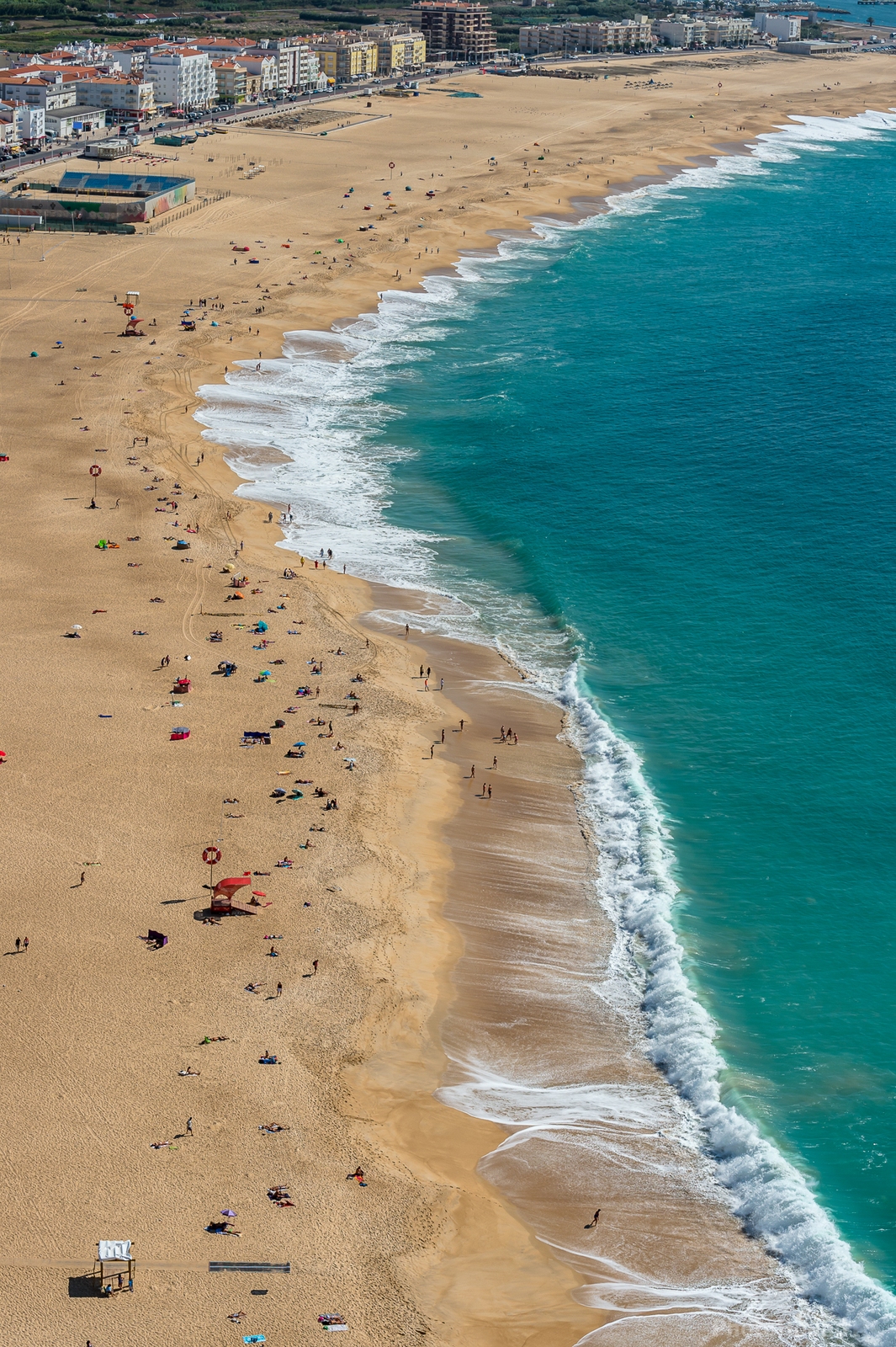 Image of Praia da Nazaré by Sue Wolfe